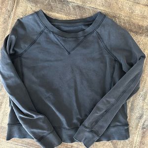 Semi cropped sweatshirt